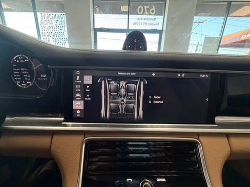 Used 2018 Porsche Panamera 4 AWD/4WD image 70