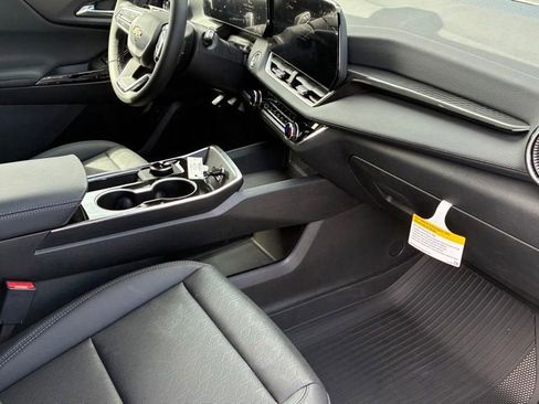 New 2026 Chevrolet Equinox LT w/ Convenience Package II AWD/4WD image 36