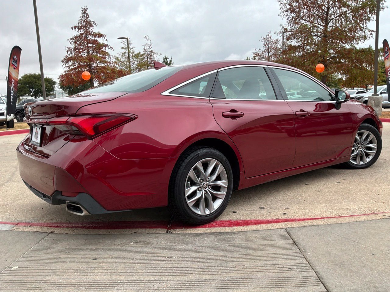 Used 2022 Toyota Avalon XLE FWD image 6