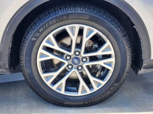 Used 2022 Ford Escape SEL FWD image 10