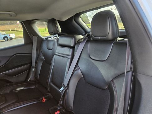 Used 2019 Jeep Cherokee Trailhawk image 31