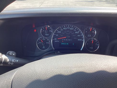 Used 2025 Chevrolet Express 3500 LT w/ LT Preferred Equipment Group RWD image 17