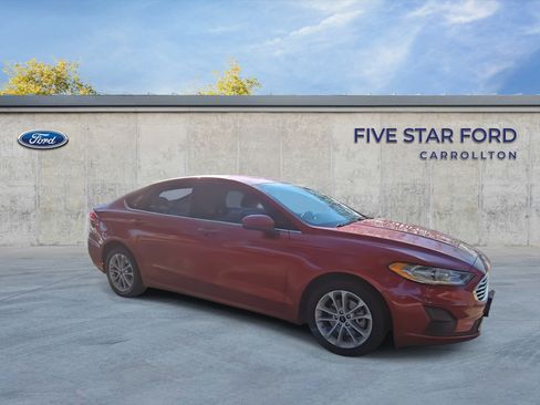Used 2020 Ford Fusion SE image 2