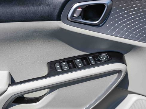 Used 2023 Kia Soul LX FWD image 21