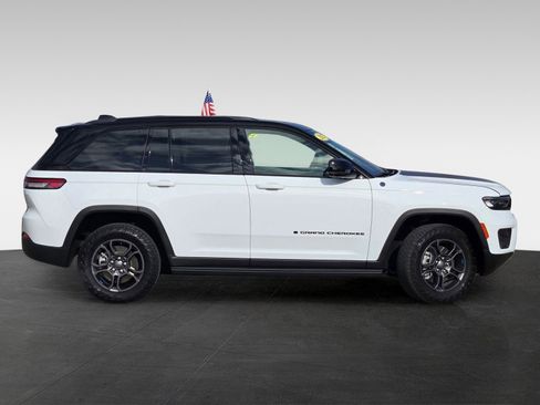 Used 2023 Jeep Grand Cherokee Trailhawk w/ Advanced Protech Group II image 3