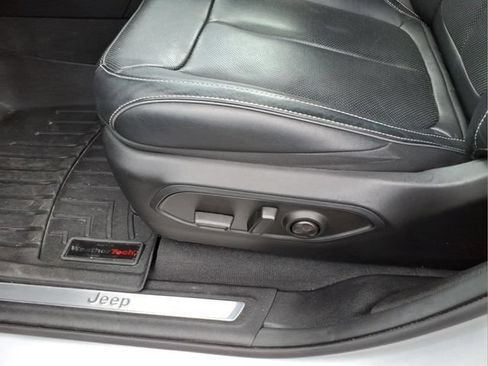Used 2023 Jeep Grand Cherokee L Overland w/ MOPAR Finishing Package AWD/4WD image 21