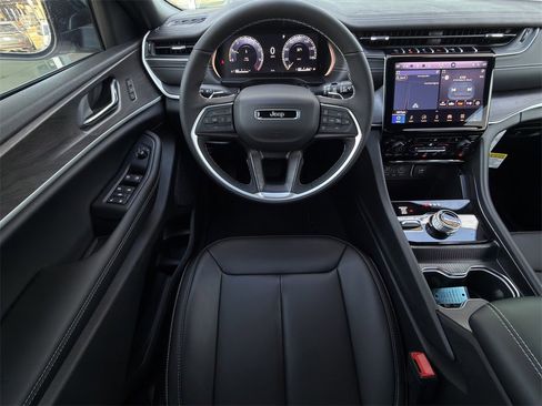 New 2025 Jeep Grand Cherokee Limited w/ Black Appearance Package image 11