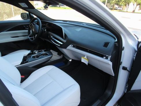 New 2025 Cadillac Lyriq Luxury image 14