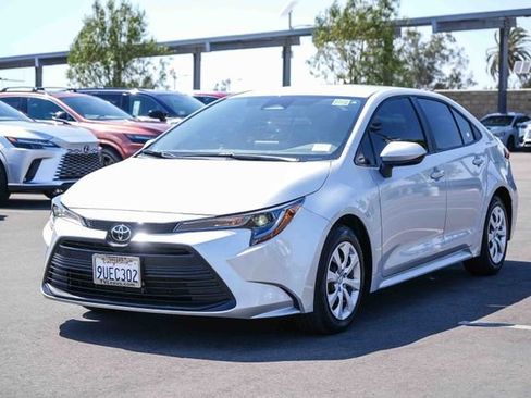 Used 2025 Toyota Corolla LE FWD image 3