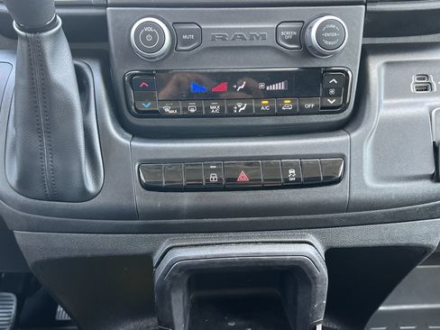 Used 2025 RAM ProMaster 2500 w/ Convenience Group FWD image 8