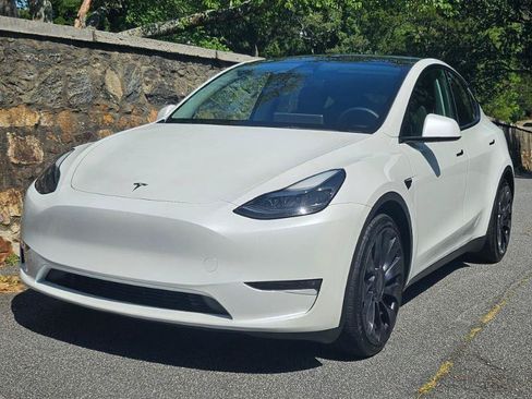 Used 2023 Tesla Model Y Performance AWD/4WD image 14