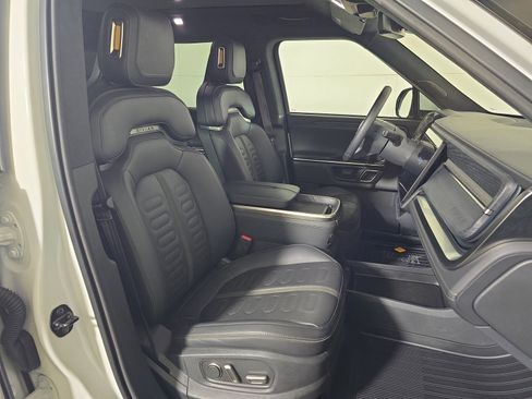 Used 2023 Rivian R1S Adventure image 24