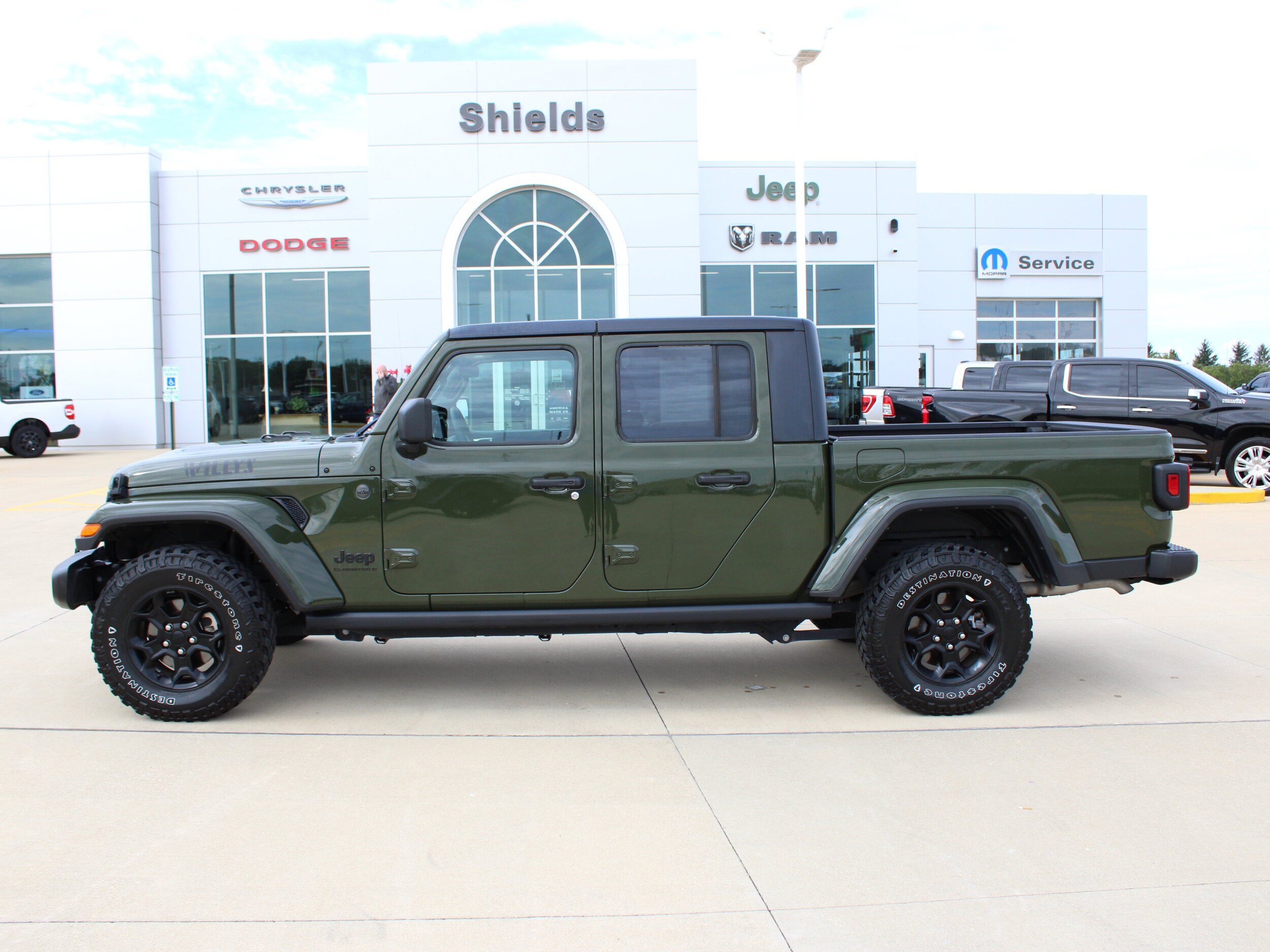 Used 2023 Jeep Gladiator Sport AWD/4WD image 3