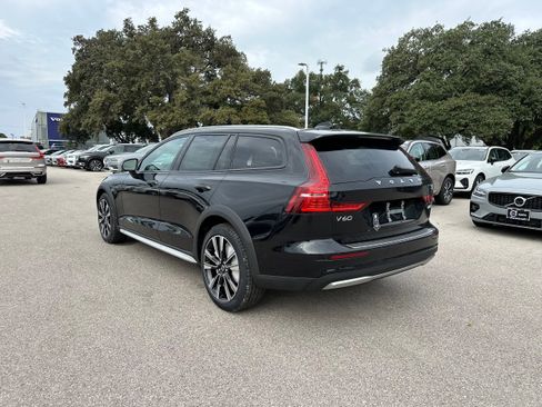 New 2025 Volvo V60 B5 Cross Country Ultra w/ Protection Package Premier image 4
