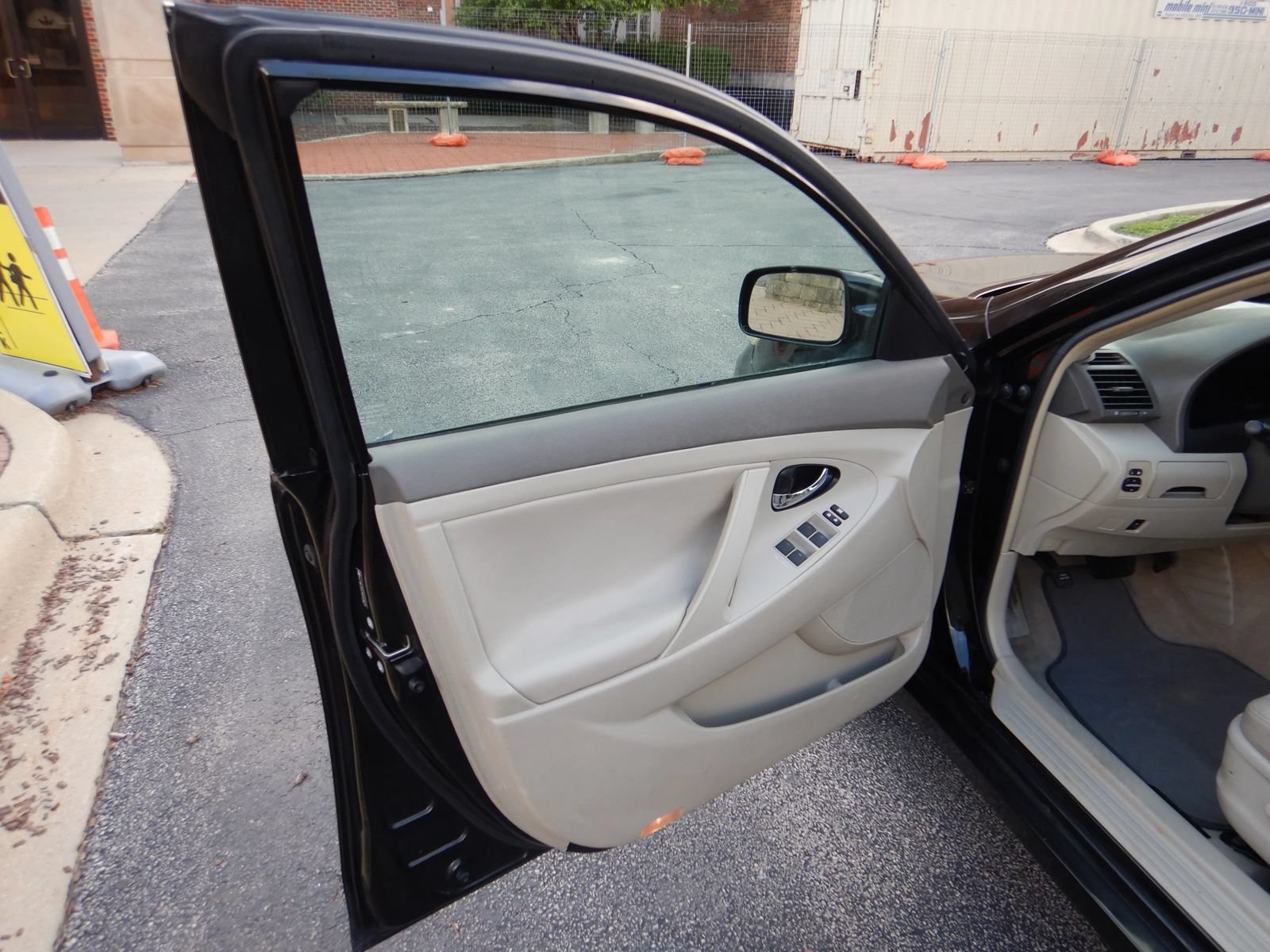 Used 2010 Toyota Camry LE FWD image 11