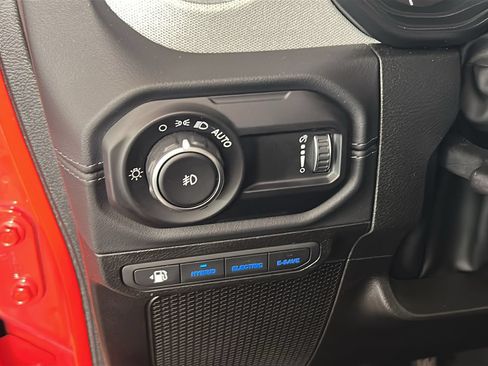 Used 2024 Jeep Wrangler Unlimited Sahara AWD/4WD image 22