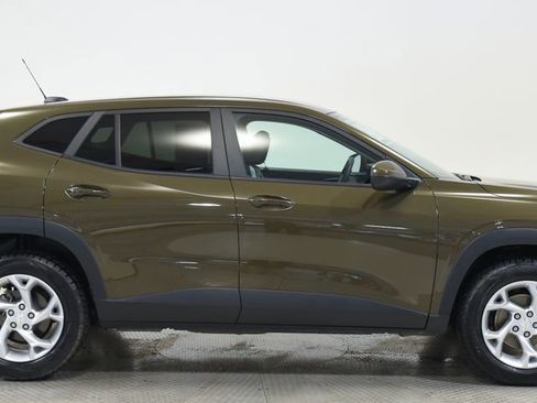 Used 2024 Chevrolet Trax LS w/ LS Convenience Package FWD image 12