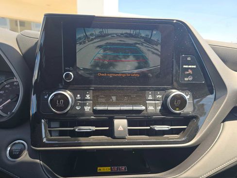 Certified 2025 Toyota Highlander XLE FWD image 28