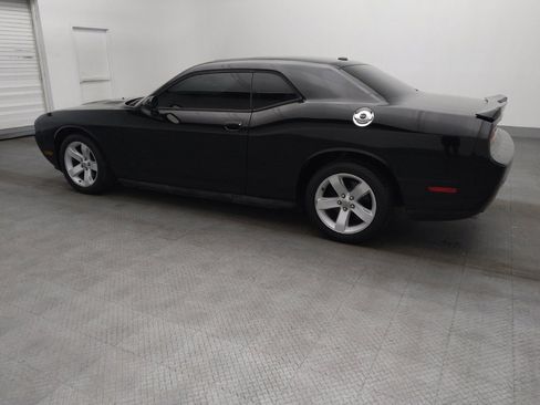 Used 2013 Dodge Challenger SXT image 3