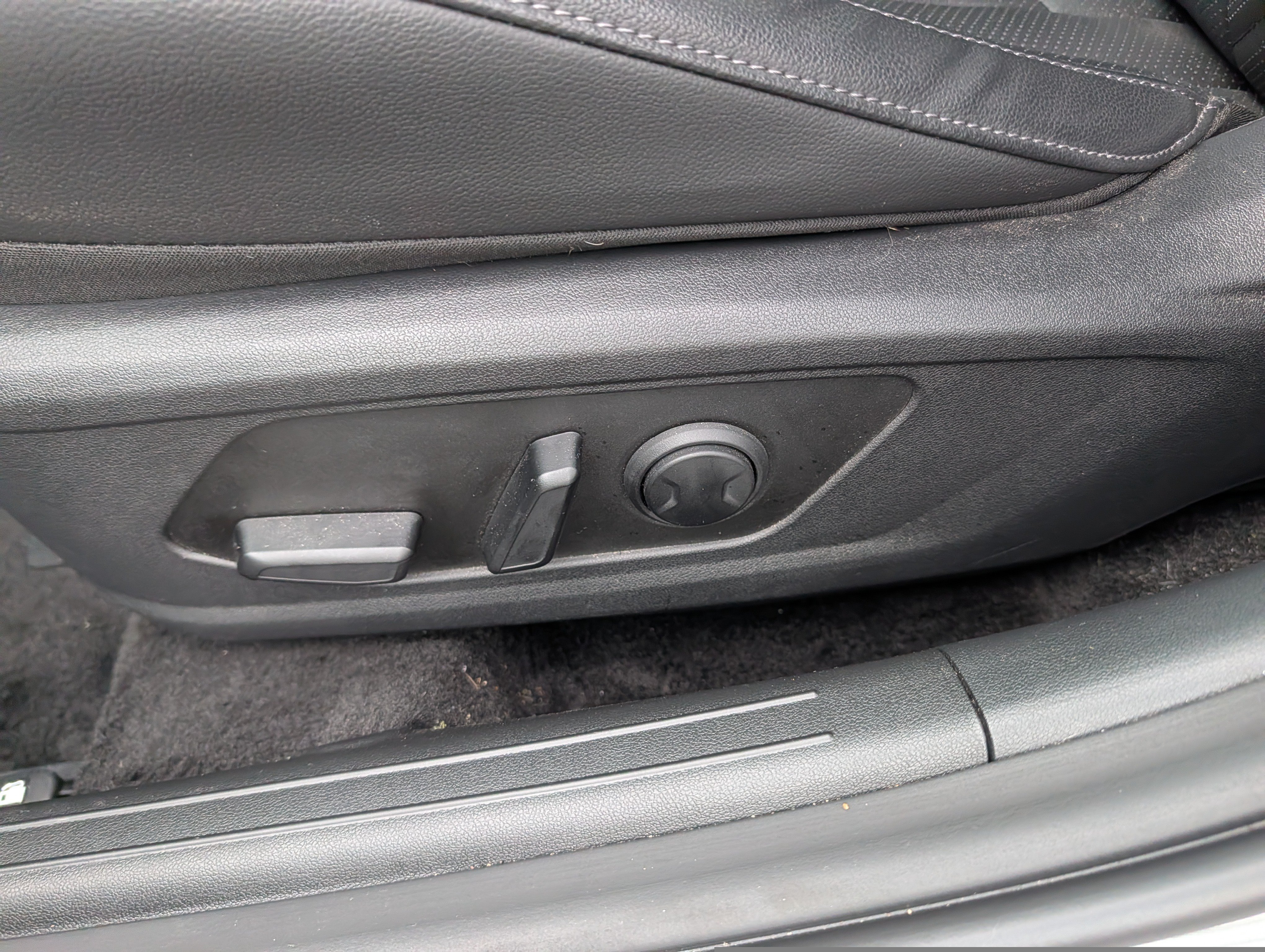 Used 2026 Hyundai Elantra Limited FWD image 11
