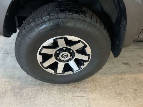 Used 2019 Toyota 4Runner TRD Off-Road Premium image 10