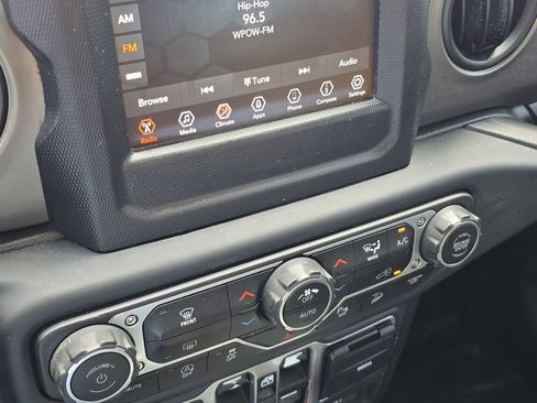 Used 2018 Jeep Wrangler Unlimited Sport S image 25