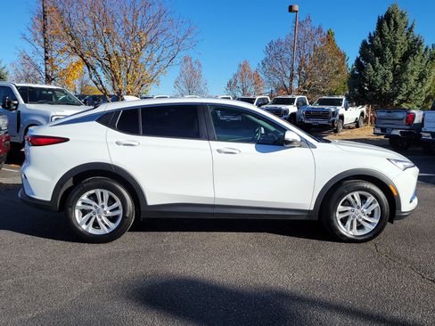 Used 2024 Buick Envista Preferred w/ Advanced Safety Package image 2