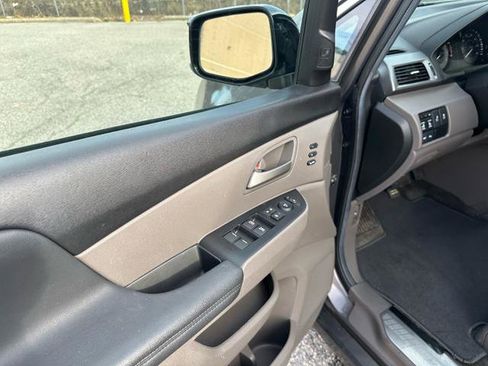 Used 2013 Honda Odyssey Touring Elite image 19