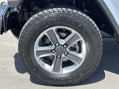 Used 2020 Jeep Wrangler Unlimited Sahara image 12