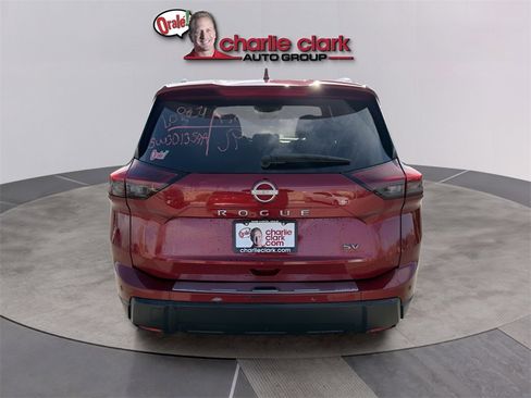 Used 2024 Nissan Rogue SV w/ SV Premium Package image 4