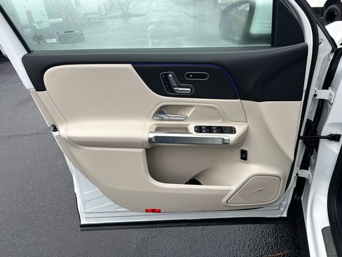 New 2026 Mercedes-Benz GLB 250 image 10