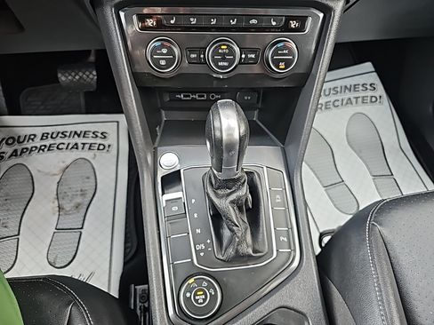 Used 2019 Volkswagen Tiguan SEL w/ 3rd Row Seat Package AWD/4WD image 22