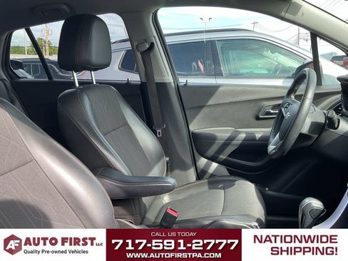Used 2018 Chevrolet Trax LT w/ LT Convenience Package AWD/4WD image 18