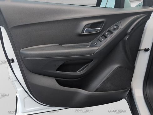 Used 2017 Chevrolet Trax LS FWD image 10