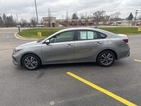 Used 2023 Kia Forte LXS image 7