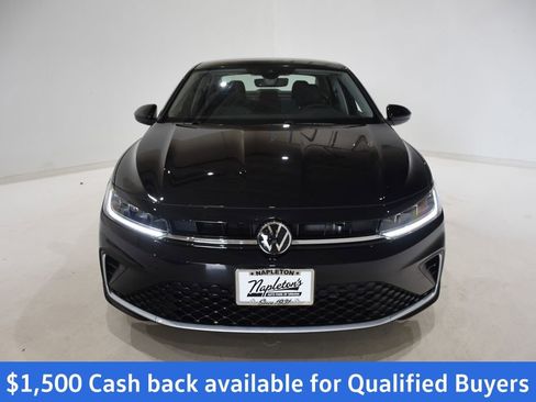 New 2025 Volkswagen Jetta SE image 2