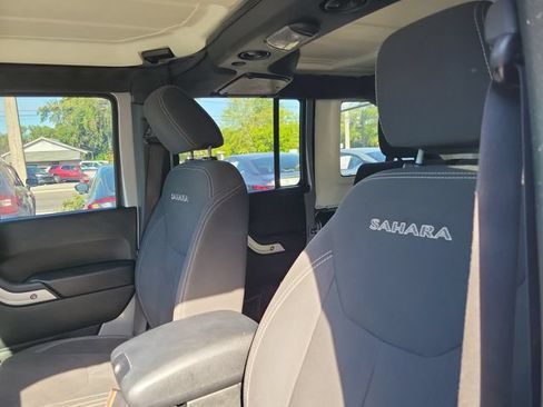 Used 2018 Jeep Wrangler Unlimited Sahara w/ Connectivity Group AWD/4WD image 20