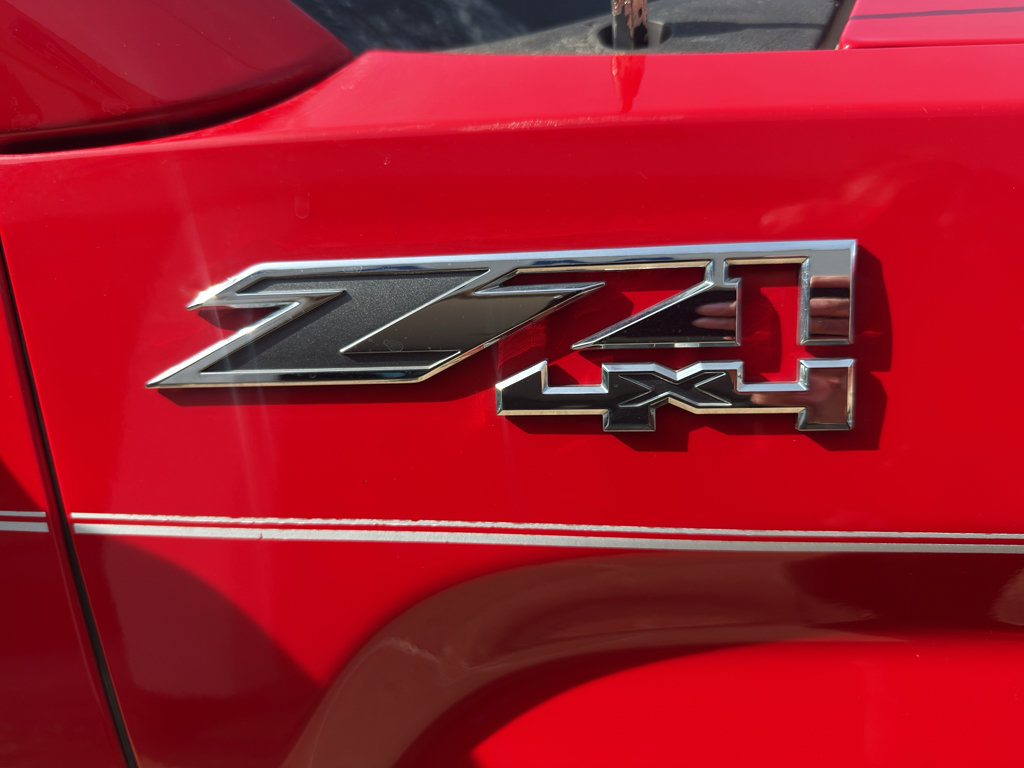 Used 2017 GMC Sierra 1500 SLT w/ Suspension Package, Off-Road AWD/4WD image 4