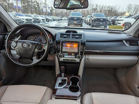 Used 2014 Toyota Camry XLE image 30