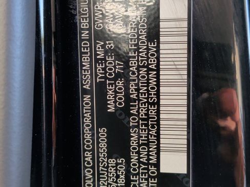 Used 2025 Volvo XC40 B5 Core image 35