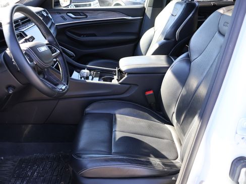 Used 2022 Jeep Grand Cherokee Overland w/ Advanced Protech Group III image 42