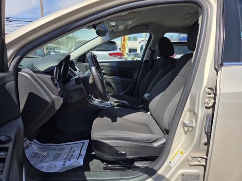 Used 2011 Chevrolet Cruze LT image 10