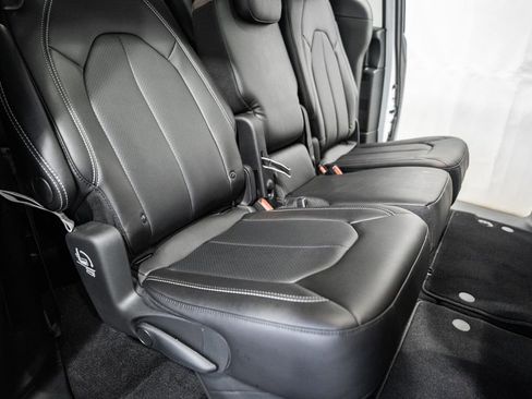 New 2026 Chrysler Pacifica Select image 31