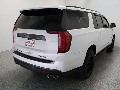 Used 2023 GMC Yukon XL AT4 w/ AT4 Premium Plus Package AWD/4WD image 7