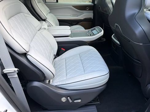 New 2027 Lincoln Navigator L Black Label AWD/4WD image 16