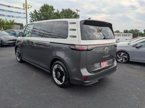 Used 2025 Volkswagen ID. Buzz Pro S Plus w/ Cupholders Package AWD/4WD image 5