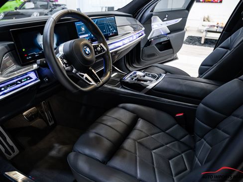 Used 2023 BMW i7 xDrive60 w/ Executive Package 2 AWD/4WD image 8