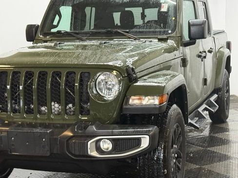 Used 2022 Jeep Gladiator Sport image 7