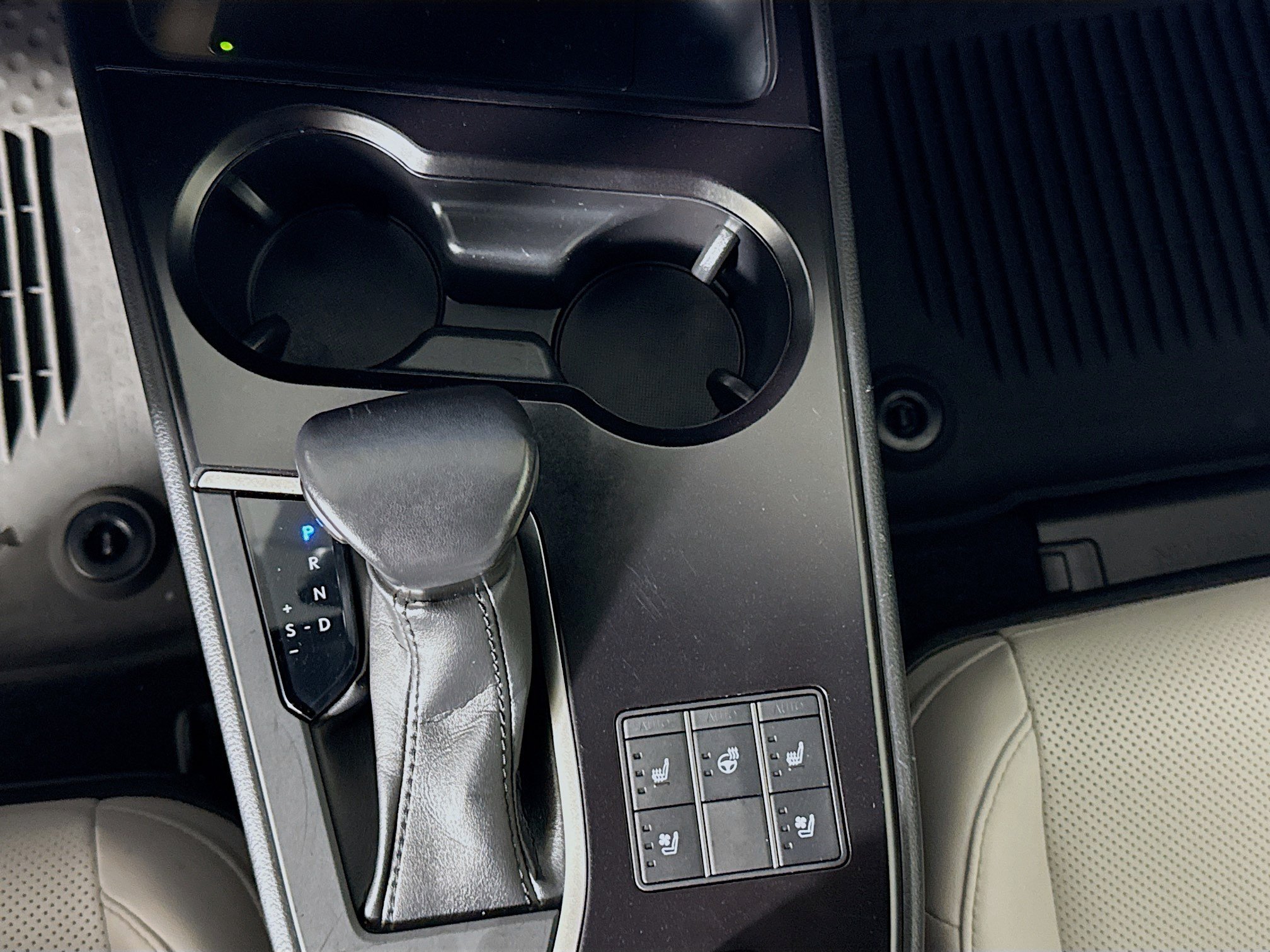Used 2023 Lexus UX 250h AWD w/ Accessory Package (Z2) image 18