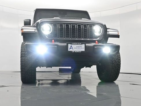 New 2025 Jeep Gladiator Mojave image 32